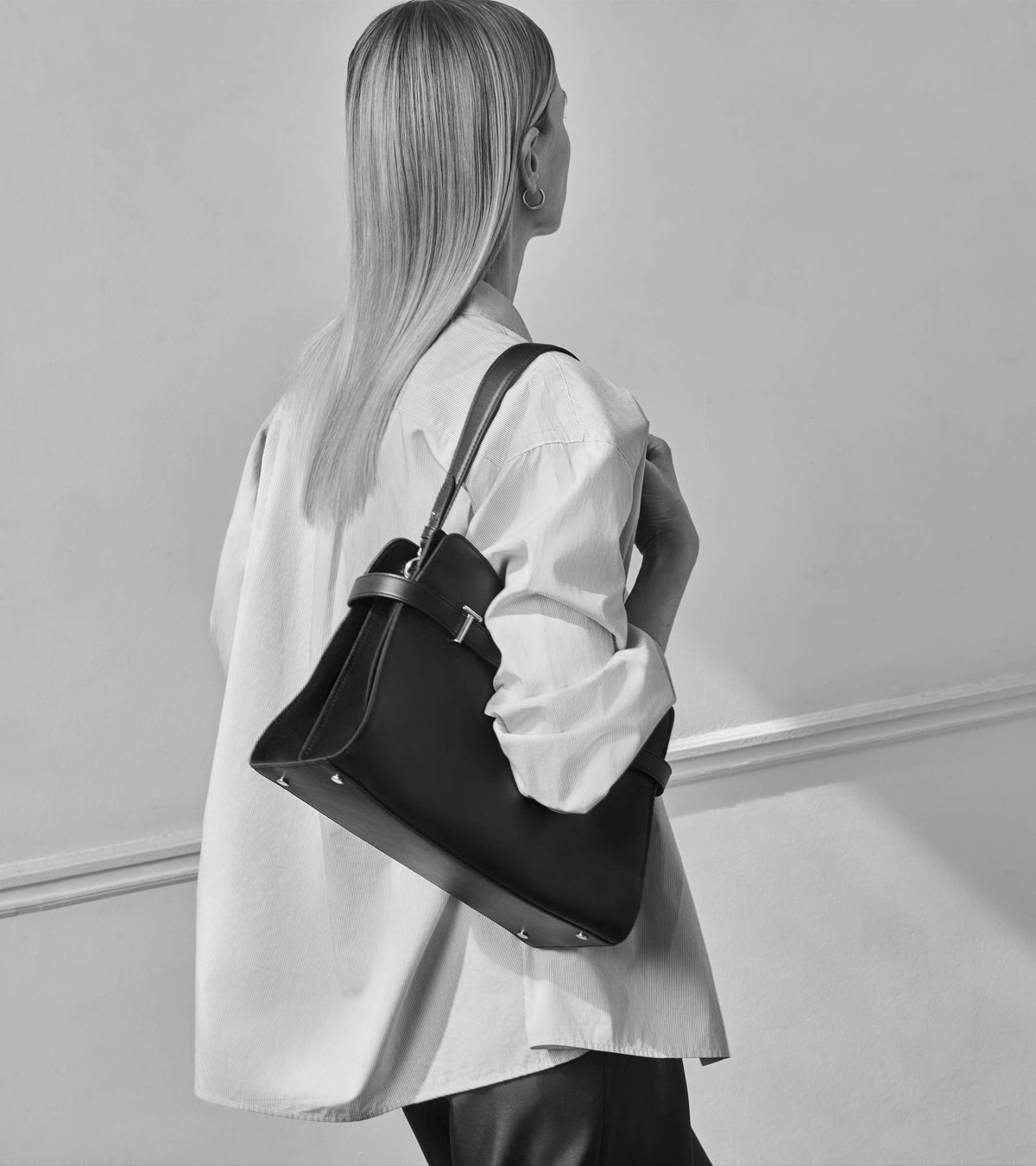 Sac porté épaule grand modèle Emie en cuir lisse et refente de velours