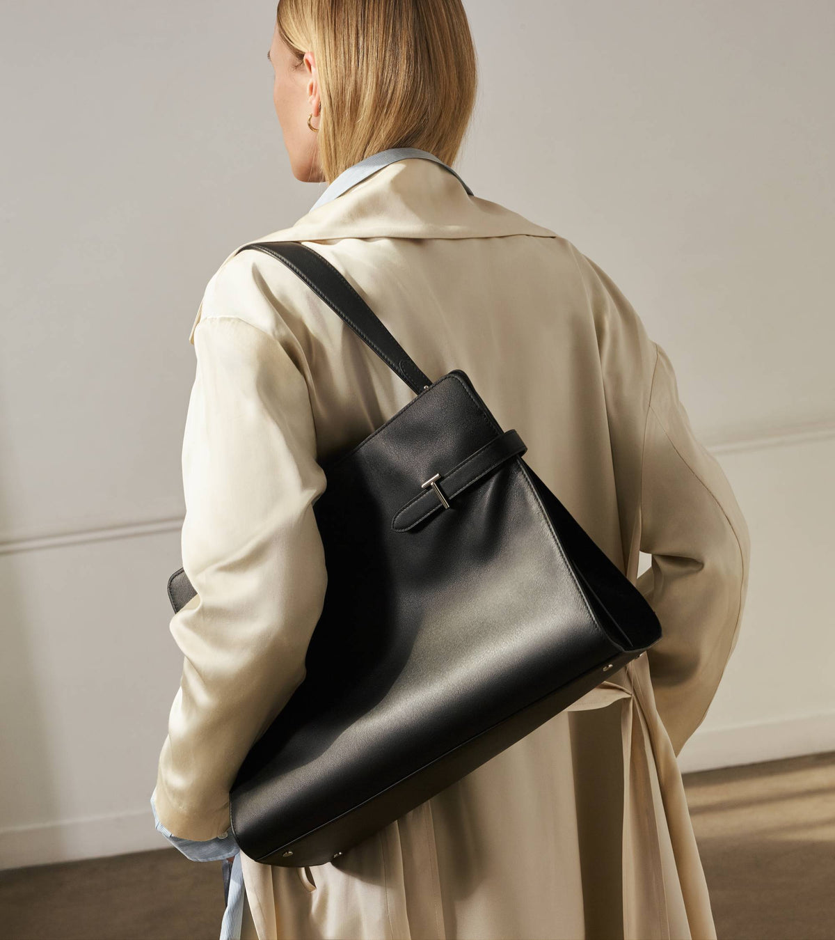 Sac porté épaule modèle maxi Emie en cuir lisse et refente de velours