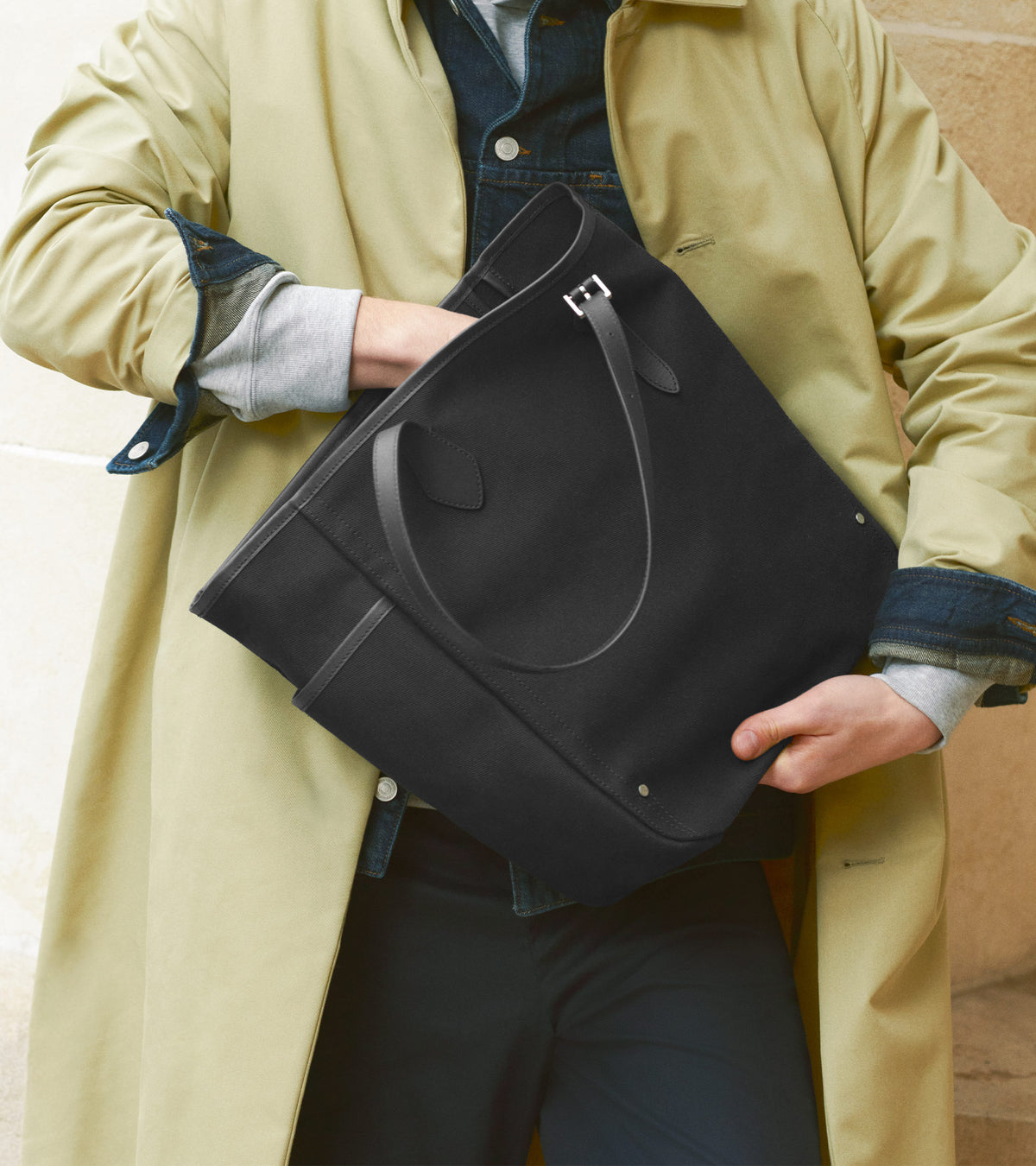 Mittelgroße Cabas-Tasche Solveig aus Baumwoll-Canvas und Glattleder