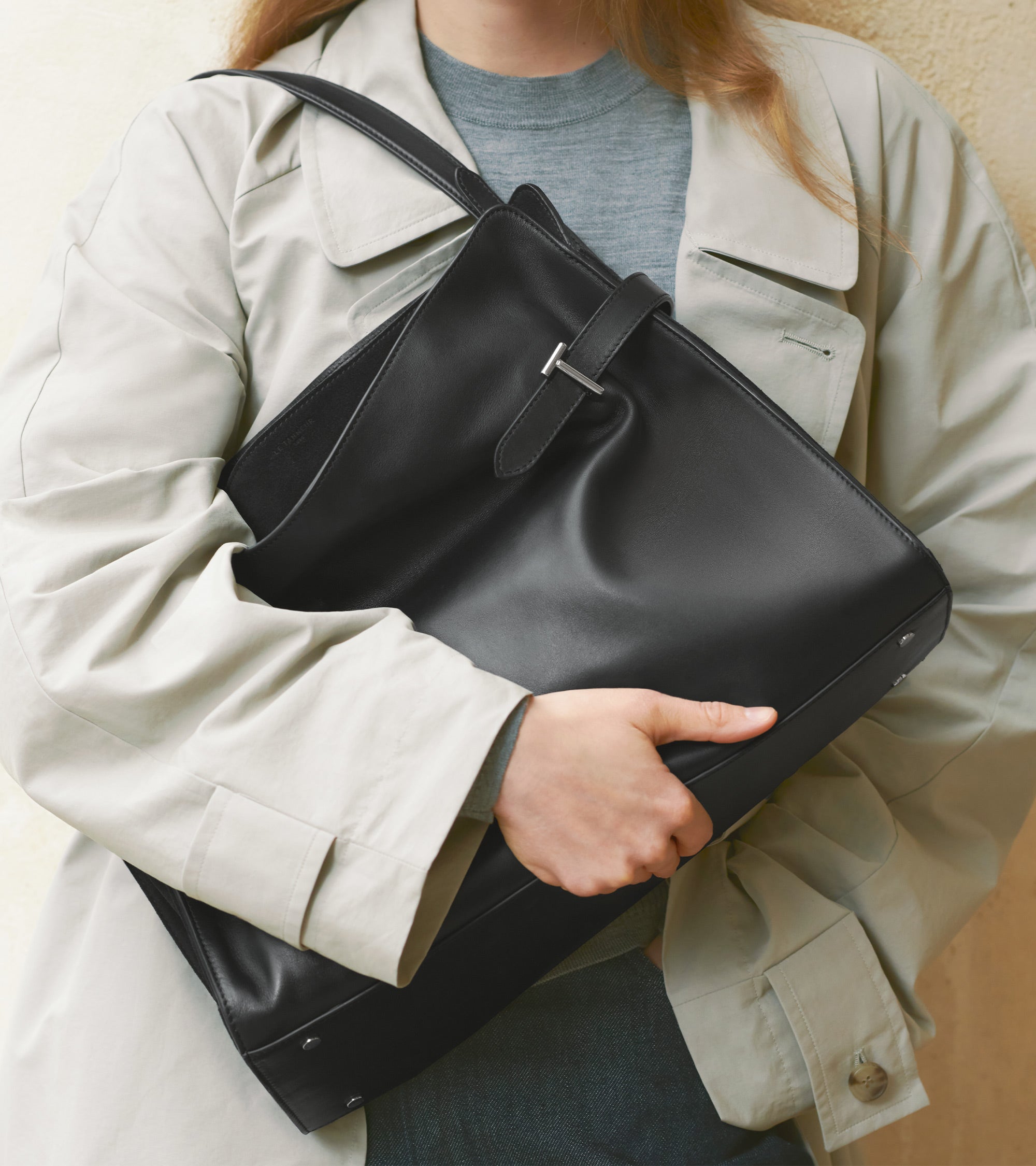 Sac porté épaule modèle maxi Emie en cuir lisse et refente de velours
