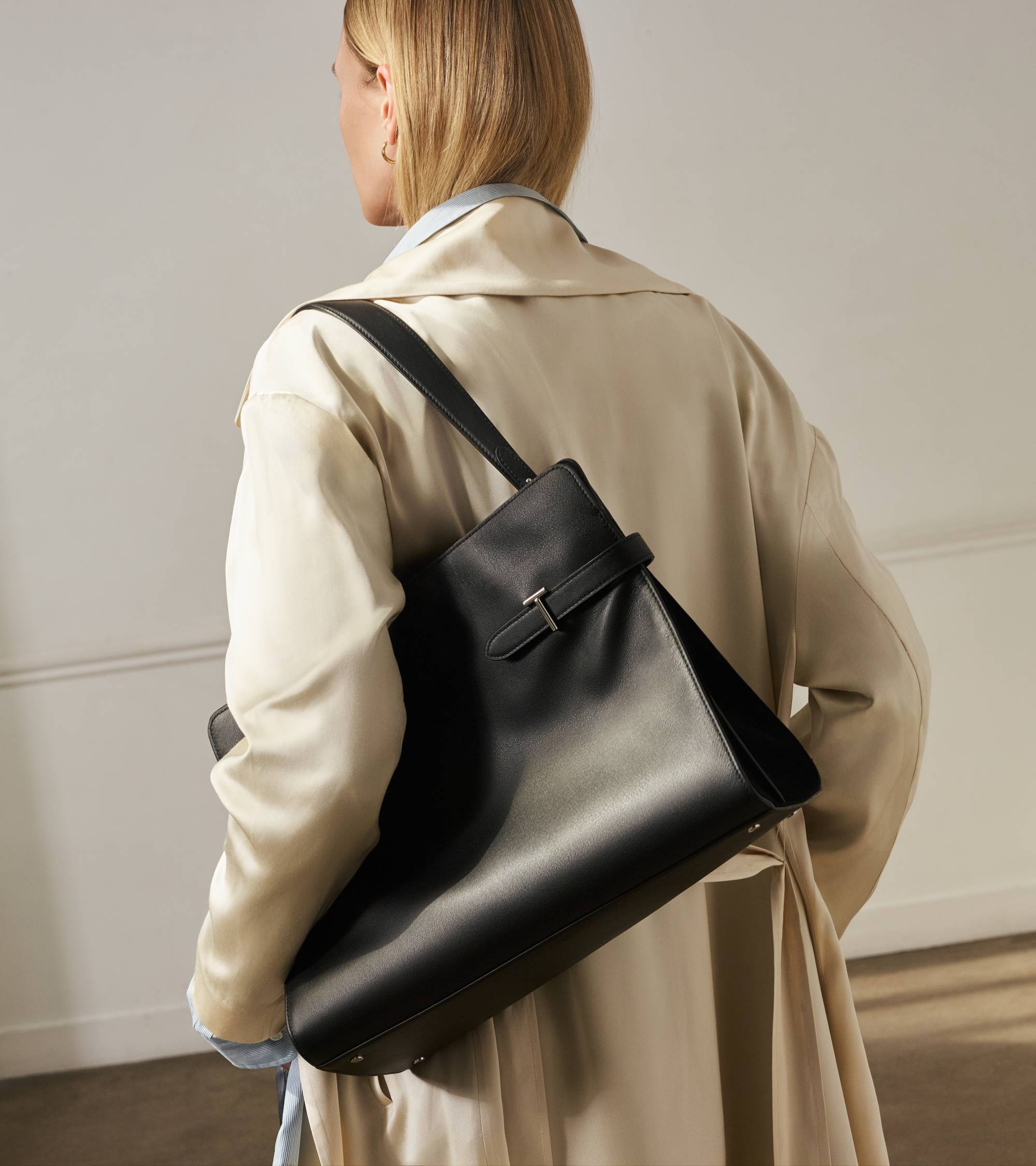 Sac porté épaule modèle maxi Emie en cuir lisse et refente de velours